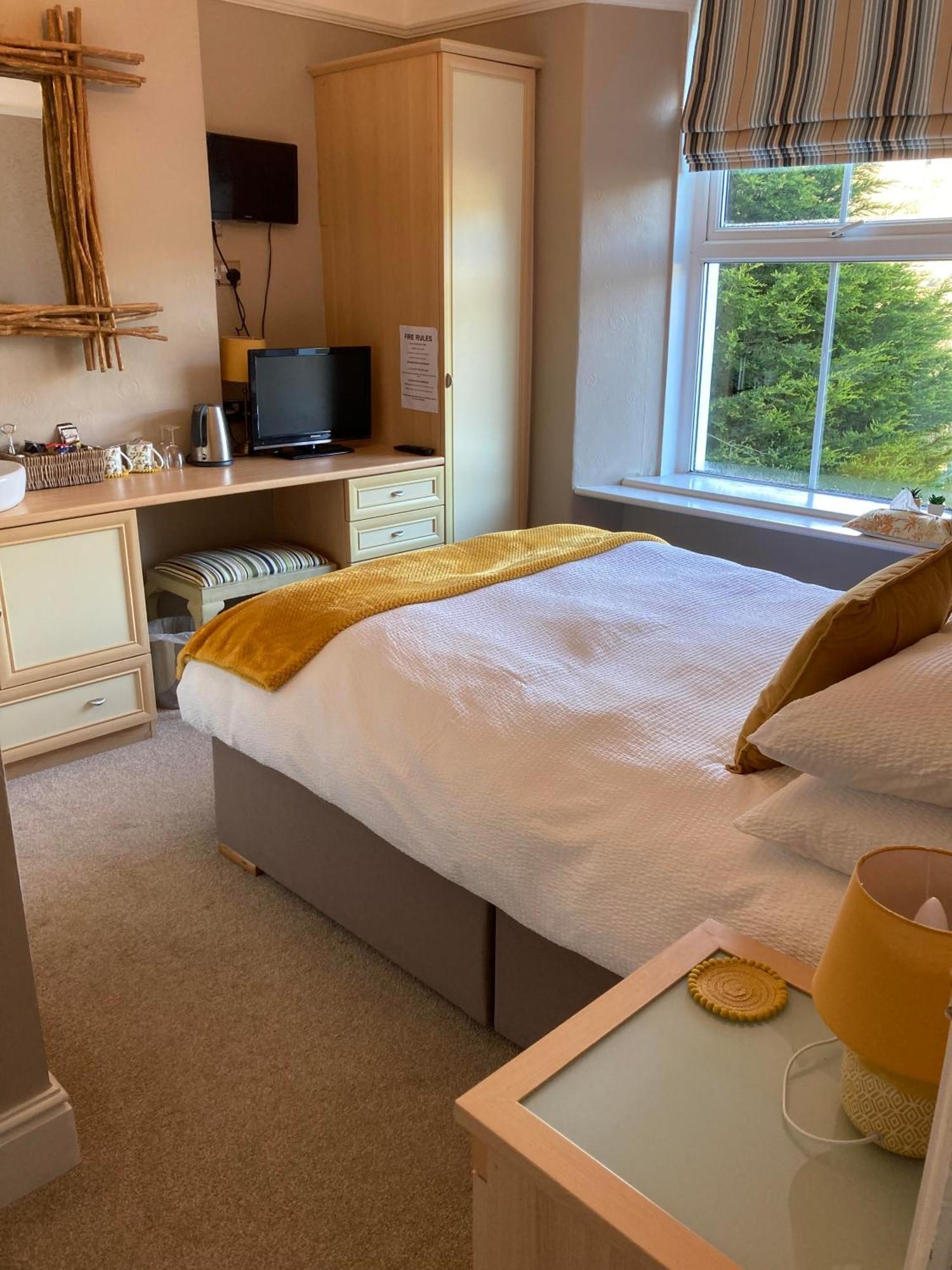 Llety Betws Hotel Szoba fotó